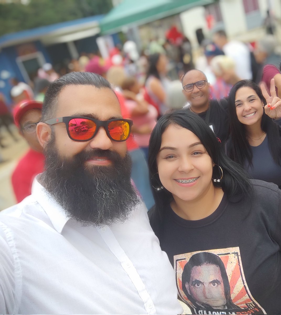 Vanessa Teresa 🍒 (@coralteresa) on Twitter photo ¡Andamos felices! 🎉
Celebramos la vida de nuestro hermano <a href="/RoiLopezRivas/">Roi Lopez Rivas</a>
#FelizCumpleRoi No hay mejor regalo que verte feliz. ¡Espero que hoy y siempre la vida te sonría como tú nos sonríes a nosotros! 🎂 ¡Andamos felices! 🎉
Celebramos la vida de nuestro hermano <a href="/RoiLopezRivas/">Roi Lopez Rivas</a>
#FelizCumpleRoi No hay mejor regalo que verte feliz. ¡Espero que hoy y siempre la vida te sonría como tú nos sonríes a nosotros! 🎂