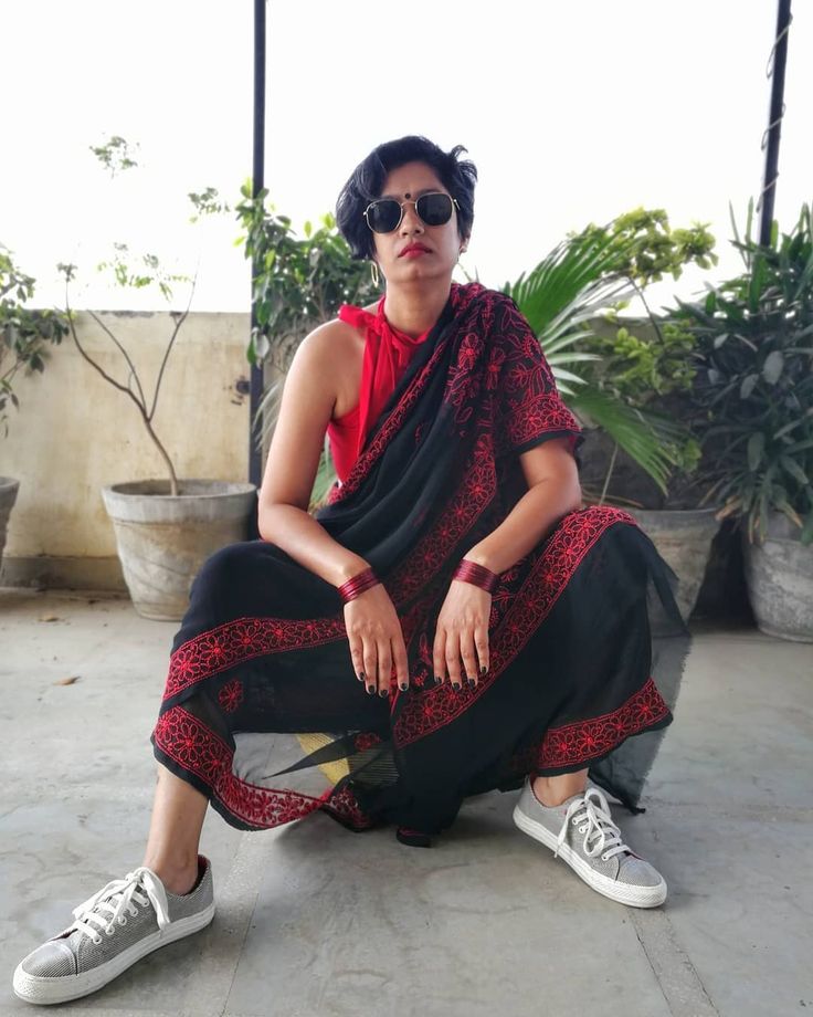 SeereIndia's tweet image. Today, it adapts again.
Draped in tradition, styled for now.
We pair it with sneakers.
We layer it with jackets—owning the boardroom by day, turning heads by night.
Or we wear it just like our grandmothers did.
From runway to ritual, the saree holds space for every version of us