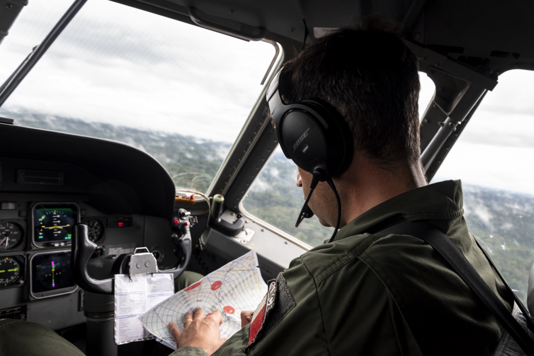 Armee_de_lair's tweet image. Chef de l’ET 68 en Guyane, le LCL Guillaume pilote un escadron mixte (Casa, Puma, Fennec et bientôt Caracal) au cœur des missions aériennes des #FAG.
Transport tactique, #Harpie, protection du #CSG… un commandement intense sur un territoire complexe ➡️ bit.ly/44MiD0D