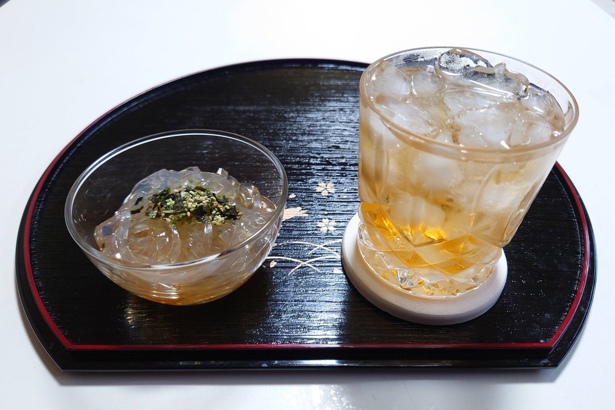JvtGb3wzEestm19's tweet image. こんばんは✨
今日もお疲れ様でした🙇

朝からメチャクチャ暑かったですね😭

晩酌タイムです
酒の肴は…
スーパーのたこ焼きクンです
んめがったょー🐙

小鉢は…
トコロテンです
えがったよ🤤

ケヤキ公園に設置する道具箱を作りました💪

んだばー
乾杯🍻✨😱