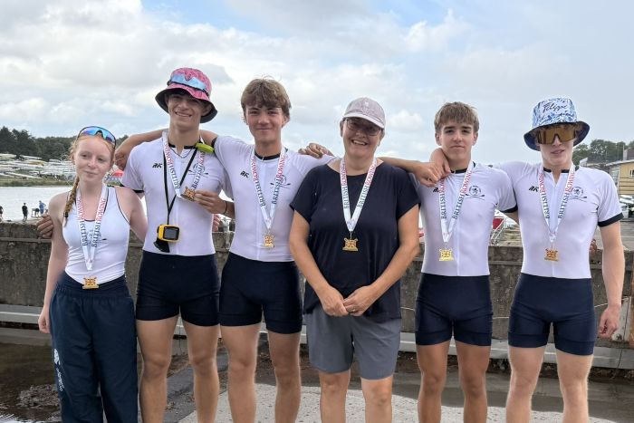 Henley Take Gold in J15 Coxed Quad at British Rowing Championships -  henleyherald.com/2025/07/22/hen…
