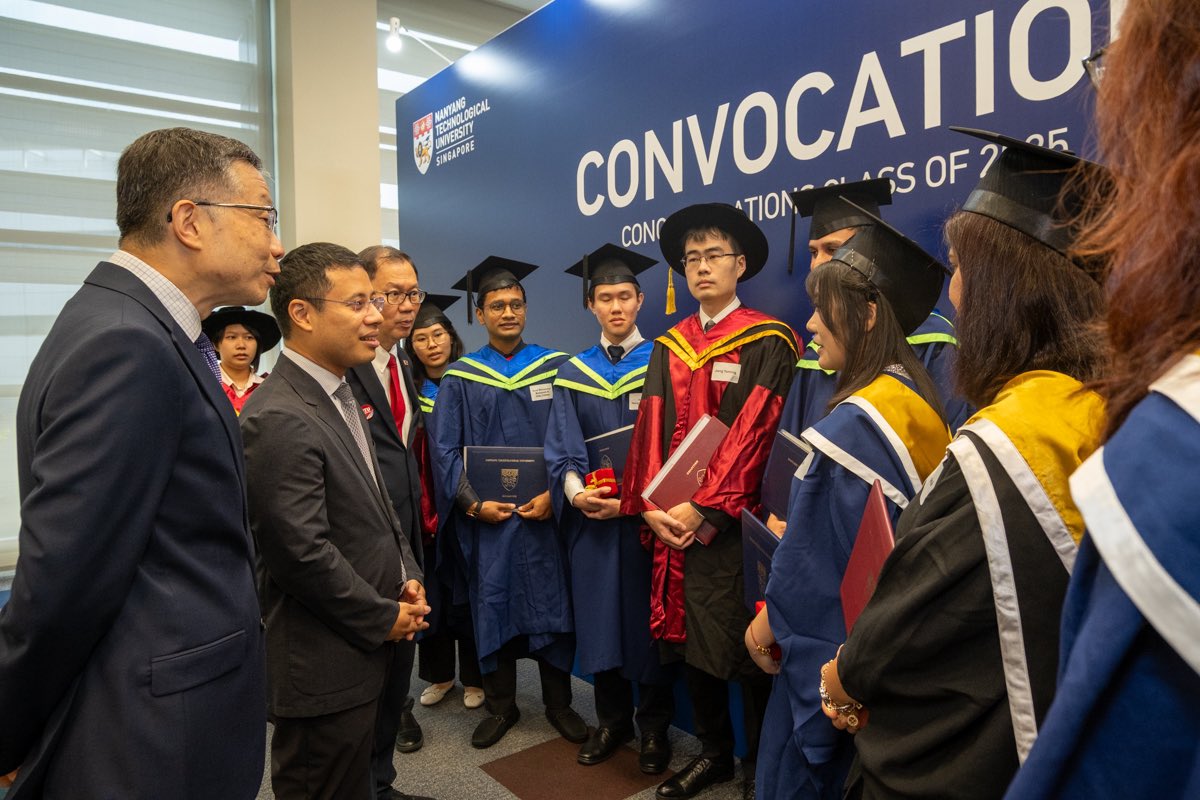 NTUsg's tweet image. The future begins here. 🎓 As convocation season begins, we honour the journey of the #NTUsgClassof2025. To our graduates: this milestone marks not an end, but the beginning of a new chapter. All the best as you go forth and make your mark on the world.
#graduation