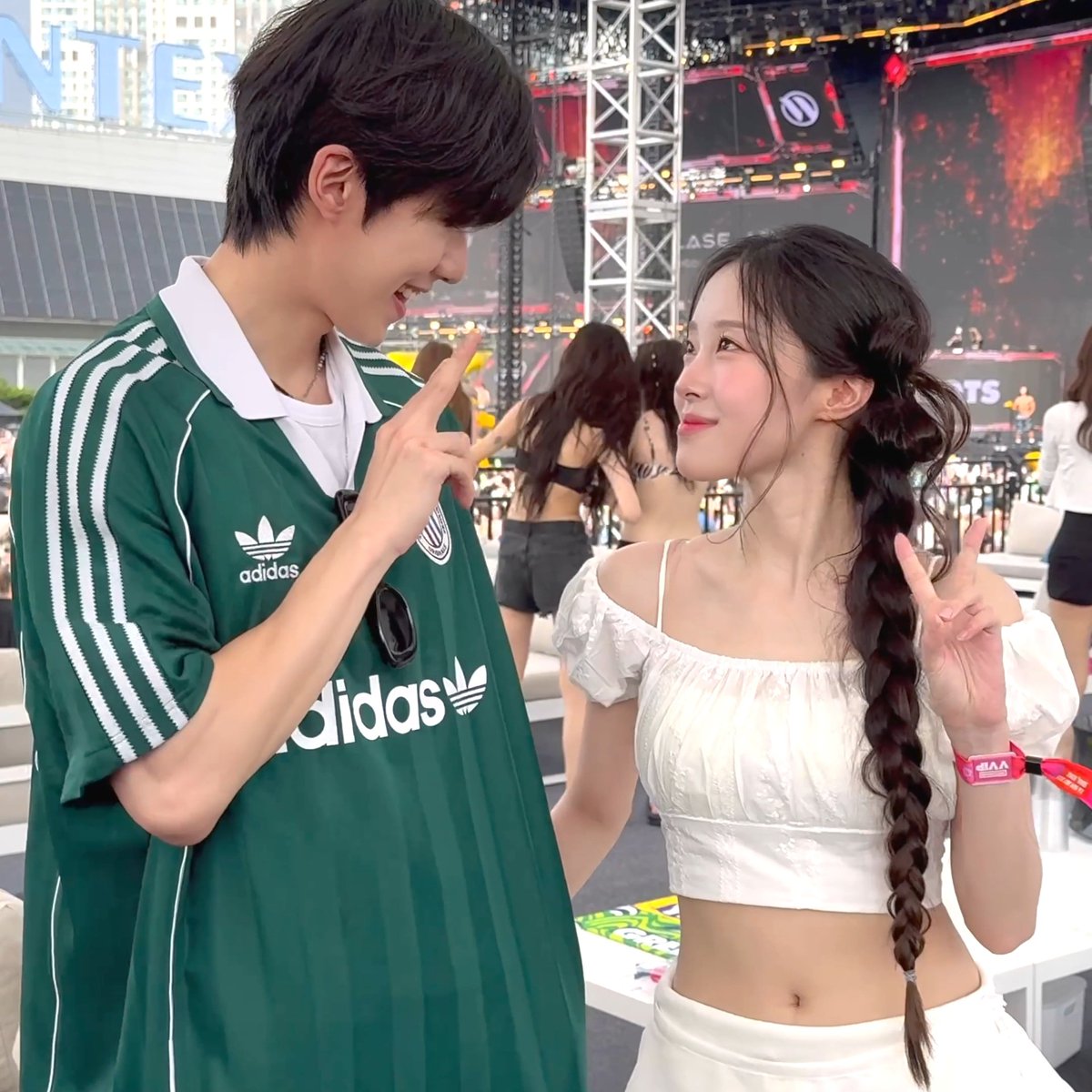 ableegaeun's tweet photo. isn't they so good together? 😭 #슈가커플 #ARTBEAT https://t.co/uzaRb2AlAd