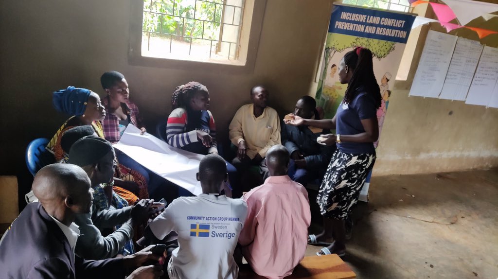 MIRAC2Albertine's tweet image. 🌍✨ Exciting training for local council leaders in Kabwoya S/C, @KikuubeOfficial. They’re enhancing their skills on land legal frameworks, transaction agreements, and mediating land-related conflicts. Empowering our community leaders for a better future! 🤝#LandRights
