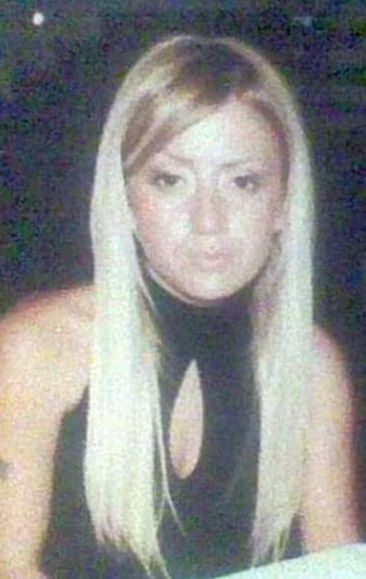 Annesi Figen Bezmez’in boğazını keserek öldüren 16 yaşındaki Doğukan D. indirimsiz 24 yıl hapis cezasına çarptırıldı.

Hakim: "Oğluna 'iyi bir annelik' yapma çabasına rağmen acımasızca öldürülmüştür ve suça sürüklenen çocuk hakkında indirim uygulanmaması kanaatine varılmıştır."