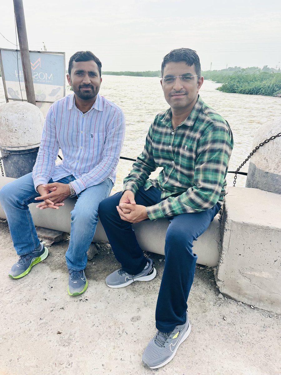 📍मरूगंगा-लूणी बालोतरा

 तीसरी साल लगातार बालोतरा की पावन धरती पर मरुगंगा के नाम से प्रसिद्ध लूणी नदी के आगमन की आप सबको हार्दिक शुभकामनाएँ.!
यह पावन जलधारा न केवल हमारे खेतों को सींचेगी, बल्कि हर दिल में नव ऊर्जा और समृद्धि का संचार करेगी।

इस शुभ अवसर पर सभी क्षेत्रवासियों को