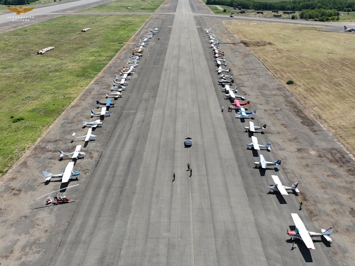 ItalianAirForce's tweet image. Grande successo per il Fly&Fun 2025, una manifestazione aeronautica che per la 1ª volta si è svolta al Distaccamento Aeroportuale di Piacenza.
Tre giornate, dal 18 al 20 luglio, all’insegna del volo, della cultura aeronautica e della divulgazione tecnica
📰bit.ly/3IHQ5y1