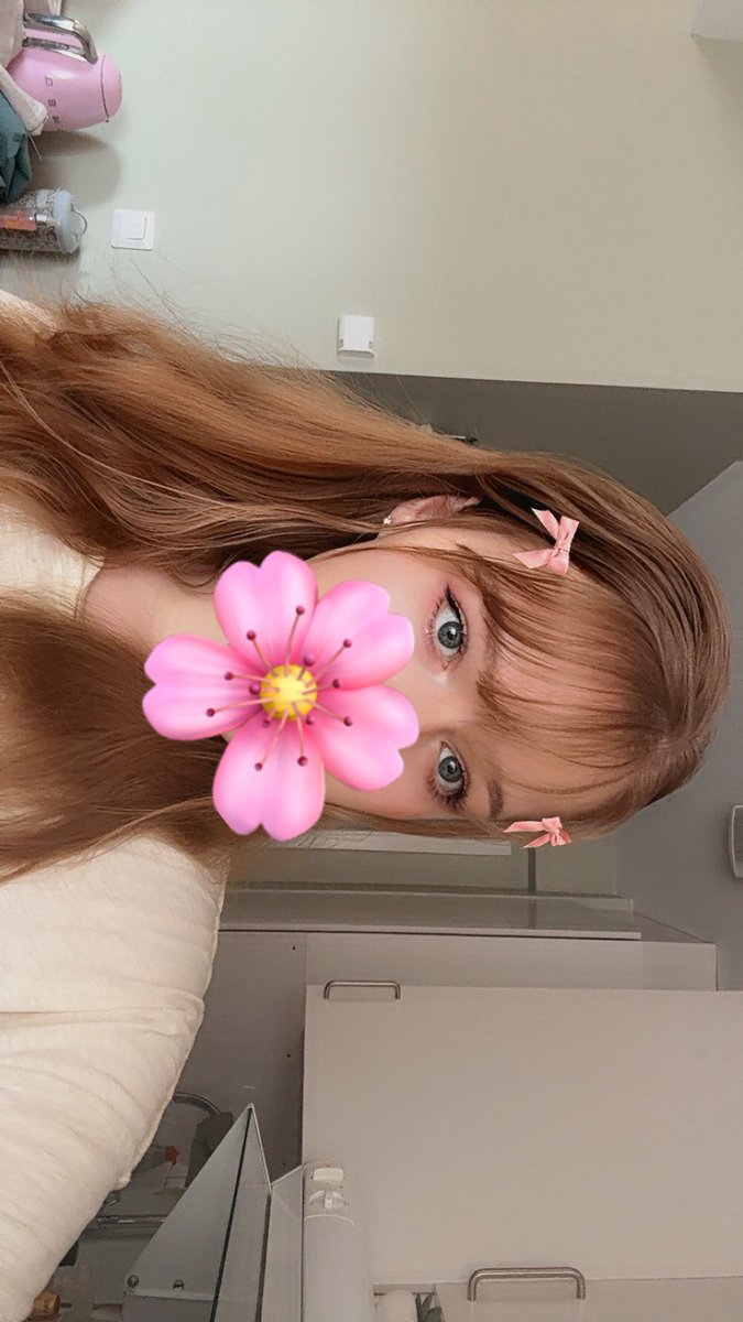 Ressniee's tweet image. So excited for NärCon but I also be stressing!
Who will I see there ??!!
