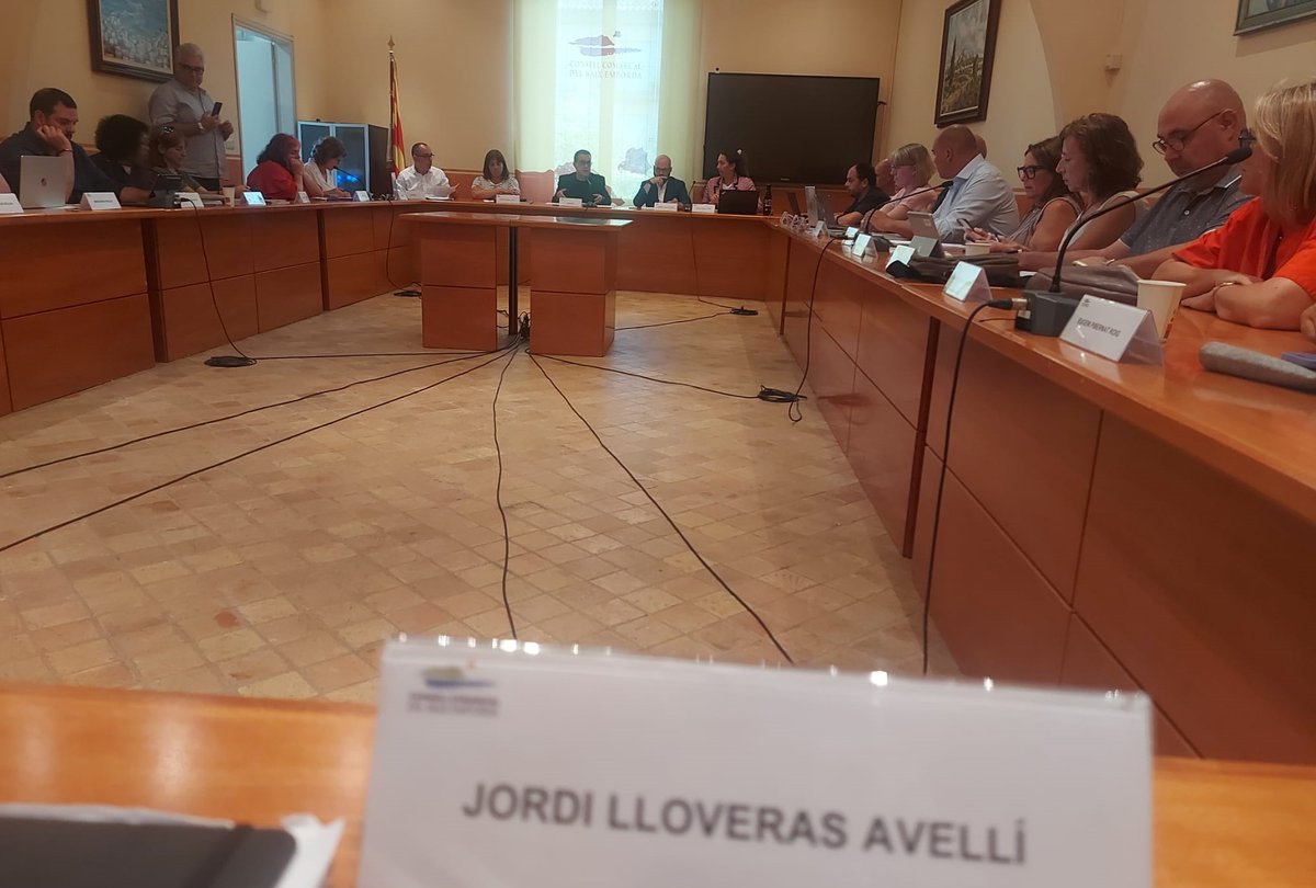 LloverasJ's tweet image. El Ple del @ccbaixemporda aprova una moció de @SomComuns per reafirmar el compromís de la comarca amb la Llei de Barris i instar a la @DiputacioGirona a obrir un servei tècnic d'assessorament, pensant en aquells municipis petits que compten amb pocs recursos