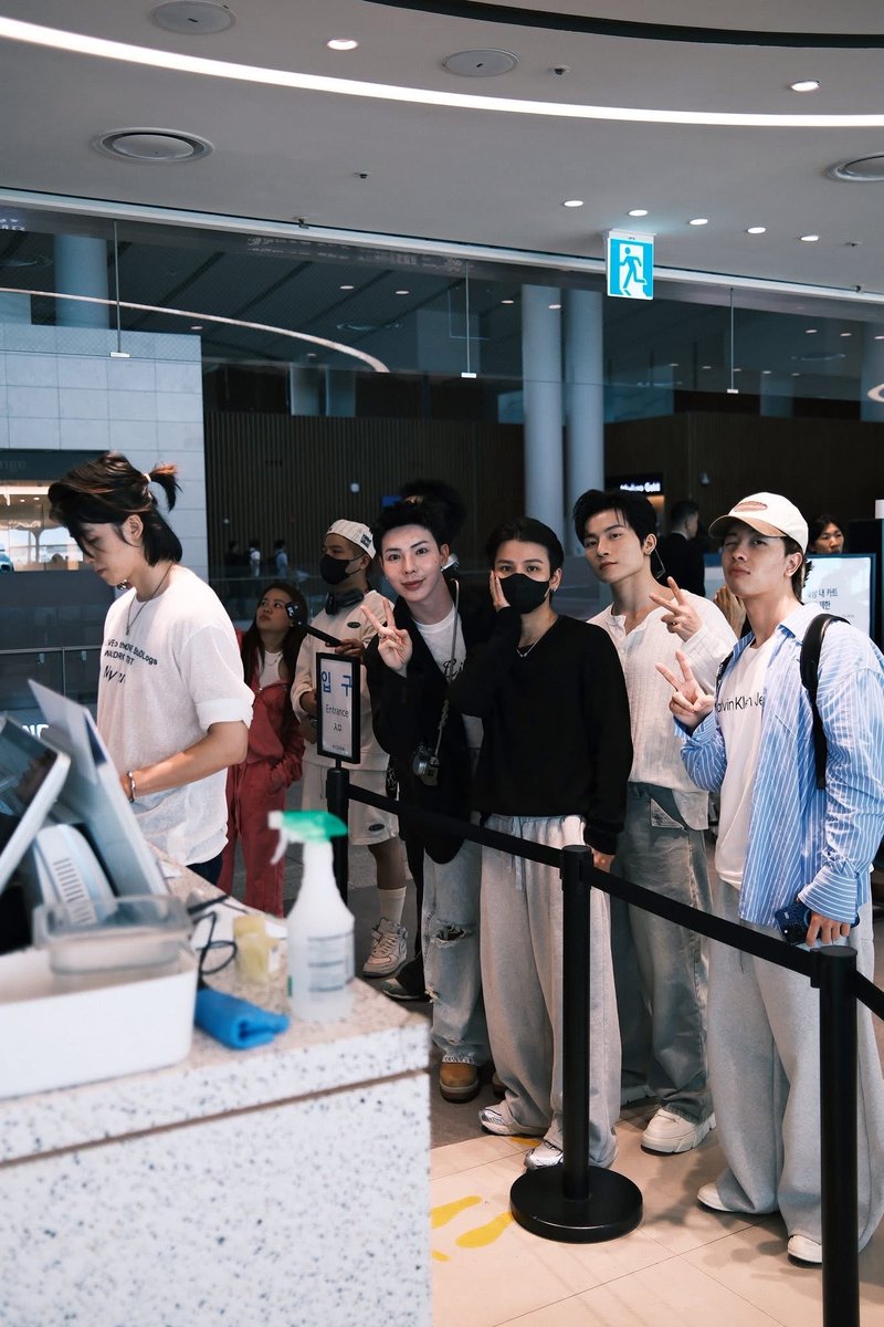 Mchauu457425's tweet photo. Cún ơi Cún ồn lên nha, sao mà mình đi mà mình im quá zị, ồn lên là Mèo thưn thưn á=)))))
#NickyNicko #AnhTraiSayHiConcertLasVegas #AnhTraiSayHiConcert #JsolNicky https://t.co/ZUL027aAul