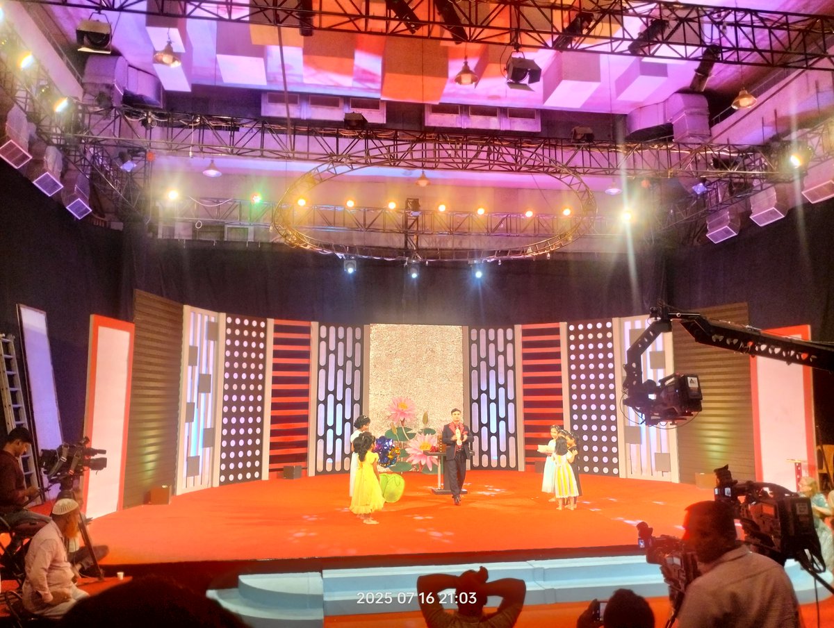 omarsharif81's tweet image. 📺Recording time Shapla Shaluk Magic Show!
ATN Bangla TV channel in Bangladesh🇧🇩.
🔍To know more search Google Images:- TV Magic show of Omar Sharif/ Magician Dhaka/ Magician of Bangladesh.
#Shapla #Shaluk #ATNBangla #TV #Channel #MagicShow #Magician_Omar_Sharif #Dhaka_Bangladesh