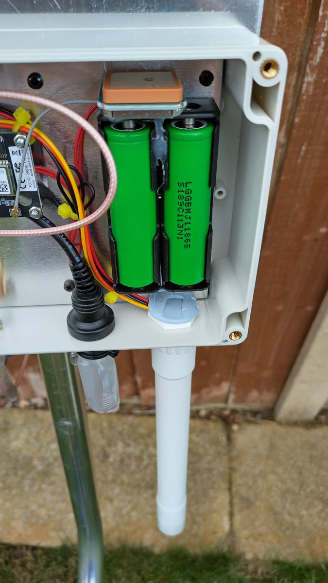 M0PLT's tweet image. Now live: new #Meshtastic node (&quot;BIW&quot;) on a @lilygo9 T-Beam with larger GPS Rx, two 18650 batteries (for back-up) and external Wi-Fi (MQTT upload); plus external temp/humidity/pressure sensor in white tube (not calibrated - sealed with Blu Tack). #Biggleswade