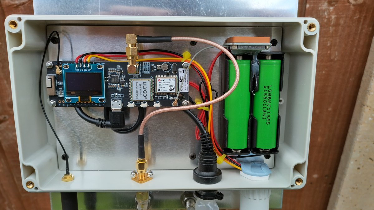 M0PLT's tweet image. Now live: new #Meshtastic node (&quot;BIW&quot;) on a @lilygo9 T-Beam with larger GPS Rx, two 18650 batteries (for back-up) and external Wi-Fi (MQTT upload); plus external temp/humidity/pressure sensor in white tube (not calibrated - sealed with Blu Tack). #Biggleswade