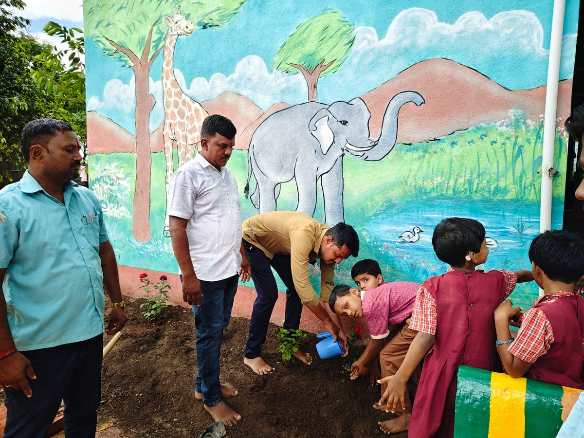 Prasad Wakte Patil (@prasadwakte) on Twitter photo рдЖрдЬ рджреЗрд╡реЗрдВрджреНрд░ рдЬреАрдВрдЪреНрдпрд╛ рд╡рд╛рдврджрд┐рд╡рд╕рд╛рдЪреНрдпрд╛ рдирд┐рдорд┐рддреНрддрд╛рдиреЗ, рдореЛрд╣реЛрд│ (рд╕реЛрд▓рд╛рдкреВрд░ рдЬрд┐рд▓реНрд╣рд╛) рдпреЗрдереЗ рдореВрдХ рдмрдзрд┐рд░ рд╢рд╛рд│реЗрдЪреНрдпрд╛ рдЧрд░рдЬрд╡рдВрдд рд╡рд┐рджреНрдпрд╛рд░реНрдереНрдпрд╛рдВрдирд╛ рд╢рд╛рд▓реЗрдп рдЧрдгрд╡реЗрд╢ рд╡рд╛рдЯрдк рдХрд░рдгреНрдпрд╛рдд рдЖрд▓реЗЁЯЩПЁЯП╗ЁЯЩПЁЯП╗
рдкреНрд░рд╕рд╛рдж рд╡рдХреНрддреЗ рдкрд╛рдЯреАрд▓
рдЯреАрдо рджреЗрд╡реЗрдВрджреНрд░
<a href="/Dev_Fadnavis/">Devendra Fadnavis</a> ЁЯЩПЁЯП╗тЭдя╕П
рд╕реЗрд╡рд╛ ЁЯЩПЁЯП╗
<a href="/Team__Devendra/">Team Devendra</a>
<a href="/BJP4Maharashtra/">рднрд╛рдЬрдкрд╛ рдорд╣рд╛рд░рд╛рд╖реНрдЯреНрд░</a>
<a href="/RaviDadaChavan/">Ravindra Chavan</a> рдЖрдЬ рджреЗрд╡реЗрдВрджреНрд░ рдЬреАрдВрдЪреНрдпрд╛ рд╡рд╛рдврджрд┐рд╡рд╕рд╛рдЪреНрдпрд╛ рдирд┐рдорд┐рддреНрддрд╛рдиреЗ, рдореЛрд╣реЛрд│ (рд╕реЛрд▓рд╛рдкреВрд░ рдЬрд┐рд▓реНрд╣рд╛) рдпреЗрдереЗ рдореВрдХ рдмрдзрд┐рд░ рд╢рд╛рд│реЗрдЪреНрдпрд╛ рдЧрд░рдЬрд╡рдВрдд рд╡рд┐рджреНрдпрд╛рд░реНрдереНрдпрд╛рдВрдирд╛ рд╢рд╛рд▓реЗрдп рдЧрдгрд╡реЗрд╢ рд╡рд╛рдЯрдк рдХрд░рдгреНрдпрд╛рдд рдЖрд▓реЗЁЯЩПЁЯП╗ЁЯЩПЁЯП╗
рдкреНрд░рд╕рд╛рдж рд╡рдХреНрддреЗ рдкрд╛рдЯреАрд▓
рдЯреАрдо рджреЗрд╡реЗрдВрджреНрд░
<a href="/Dev_Fadnavis/">Devendra Fadnavis</a> ЁЯЩПЁЯП╗тЭдя╕П
рд╕реЗрд╡рд╛ ЁЯЩПЁЯП╗
<a href="/Team__Devendra/">Team Devendra</a>
<a href="/BJP4Maharashtra/">рднрд╛рдЬрдкрд╛ рдорд╣рд╛рд░рд╛рд╖реНрдЯреНрд░</a>
<a href="/RaviDadaChavan/">Ravindra Chavan</a>