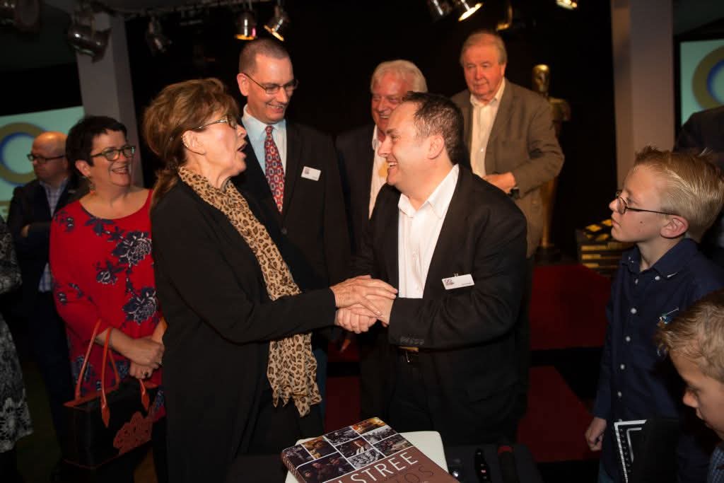 MorrisBrightMBE's tweet image. Remembering actor, writer & producer/director Bryan Forbes #BOTD 1926. He was also MD @ElstreeStudios responsible for films inc The Railway Children. Delighted his wife Nanette Newman cut the Studios 90th birthday cake at celebrations in 2016 and I enjoyed my times at their home.