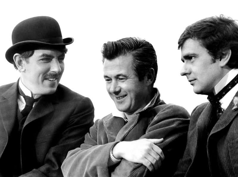 MorrisBrightMBE's tweet image. Remembering actor, writer & producer/director Bryan Forbes #BOTD 1926. He was also MD @ElstreeStudios responsible for films inc The Railway Children. Delighted his wife Nanette Newman cut the Studios 90th birthday cake at celebrations in 2016 and I enjoyed my times at their home.