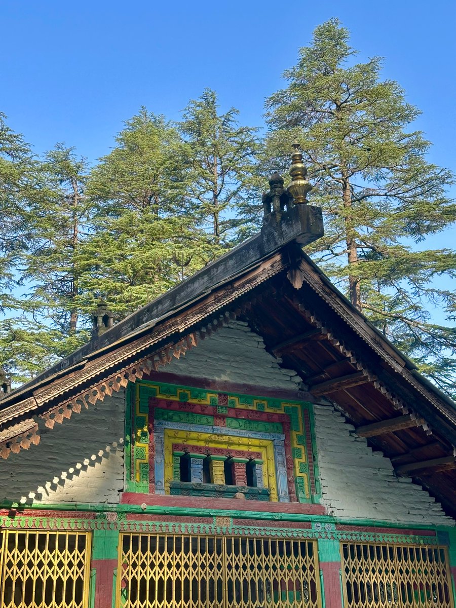 nazariyaa__'s tweet image. Somewhere in Himachal 🌲
Just quiet mountains, temples and silence.