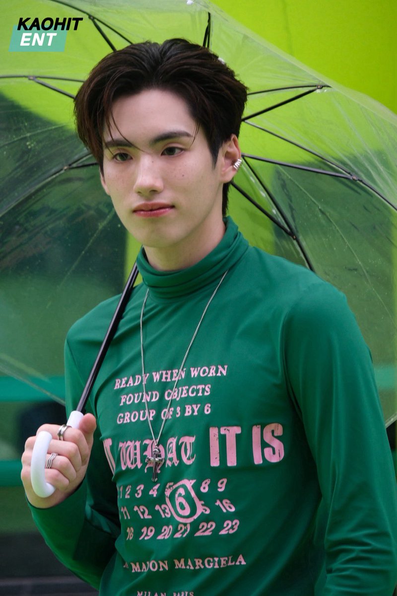 KAOHIT_ENT's tweet image. “ภูธัชชัย BUS” ร่วมเดิน GREEN CARPET ในงาน “AIS SIAM EXCLUSIVE OPENING EVENT” 💚

#AISSIAMxBUS #PHUTATCHAI
#BUSbecauseofyouishine 
#AIS5GGREENCITIZEN  
#THEPLAYHOUSEWITHPURPOSE
#AISSIAM #เล่นจนเป็นตัวจริง