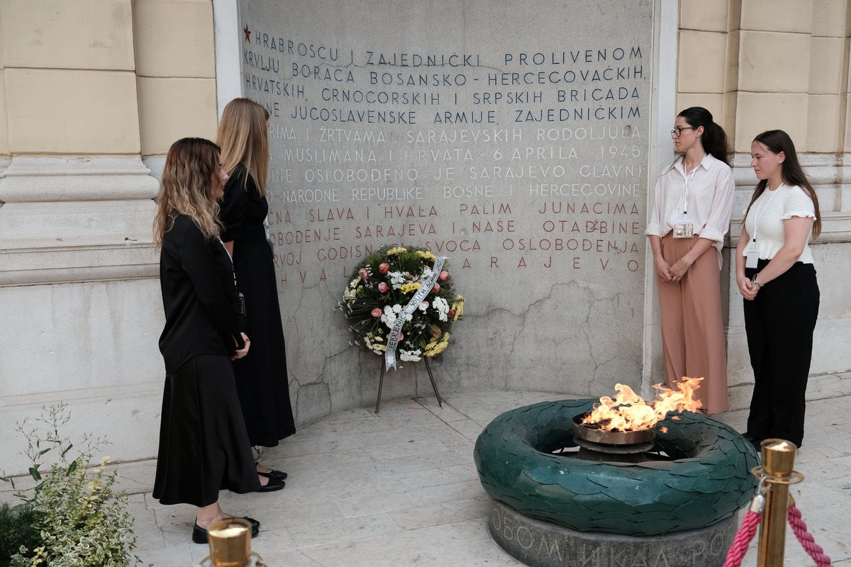 PCRCBiH's tweet image. Young researchers, activists, and leaders from BiH and 22 additional countries gathered at the sixth Srebrenica Youth School on the occasion of the 30th anniversary of the genocide. In Sarajevo, Tuzla, and Srebrenica they learned about the culture of memory, crime prevention, and…