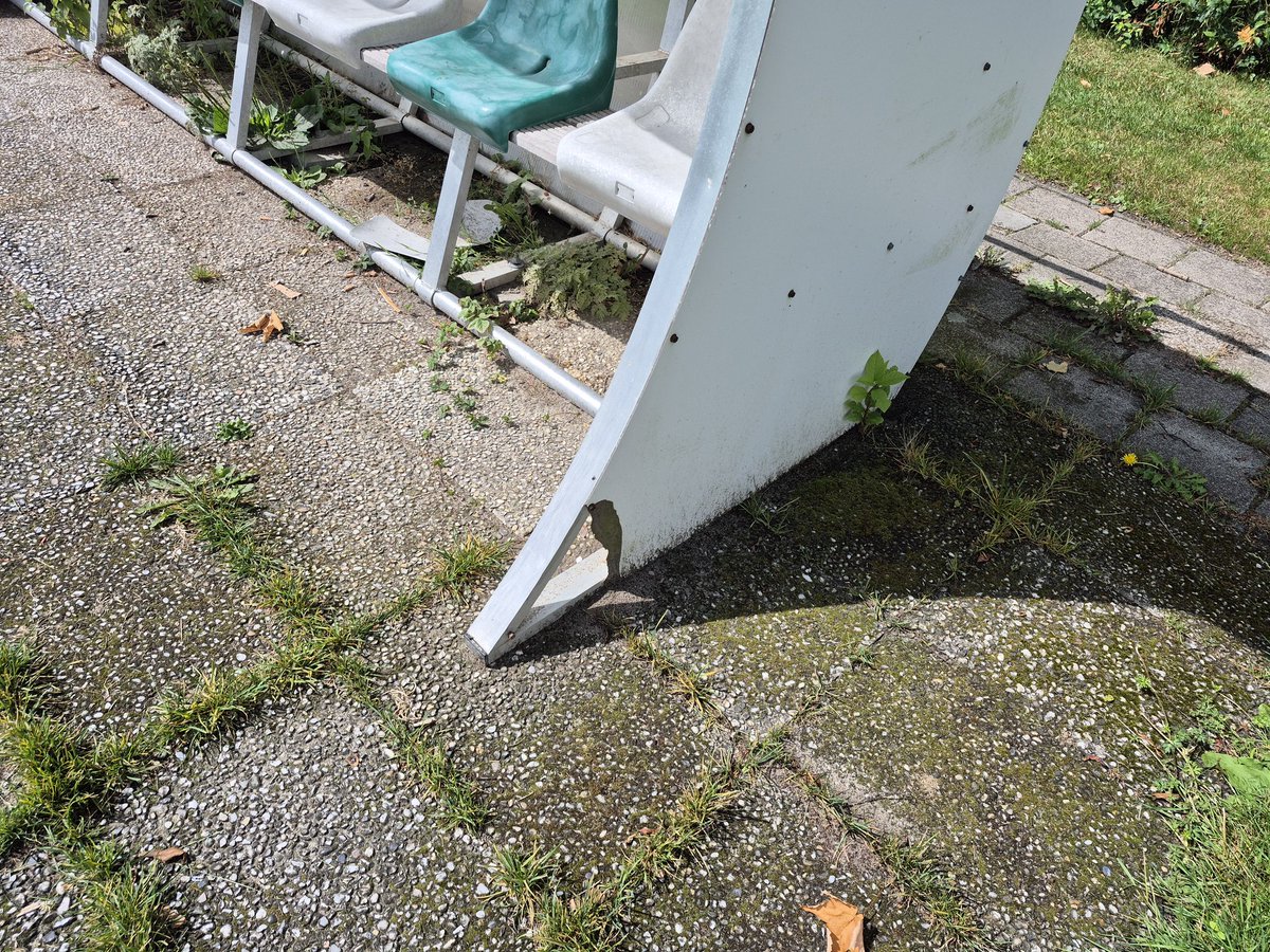 vvWarga's tweet photo. Vandalisme. Wie schiet hier wat mee op? https://t.co/LKqS25ZJkS