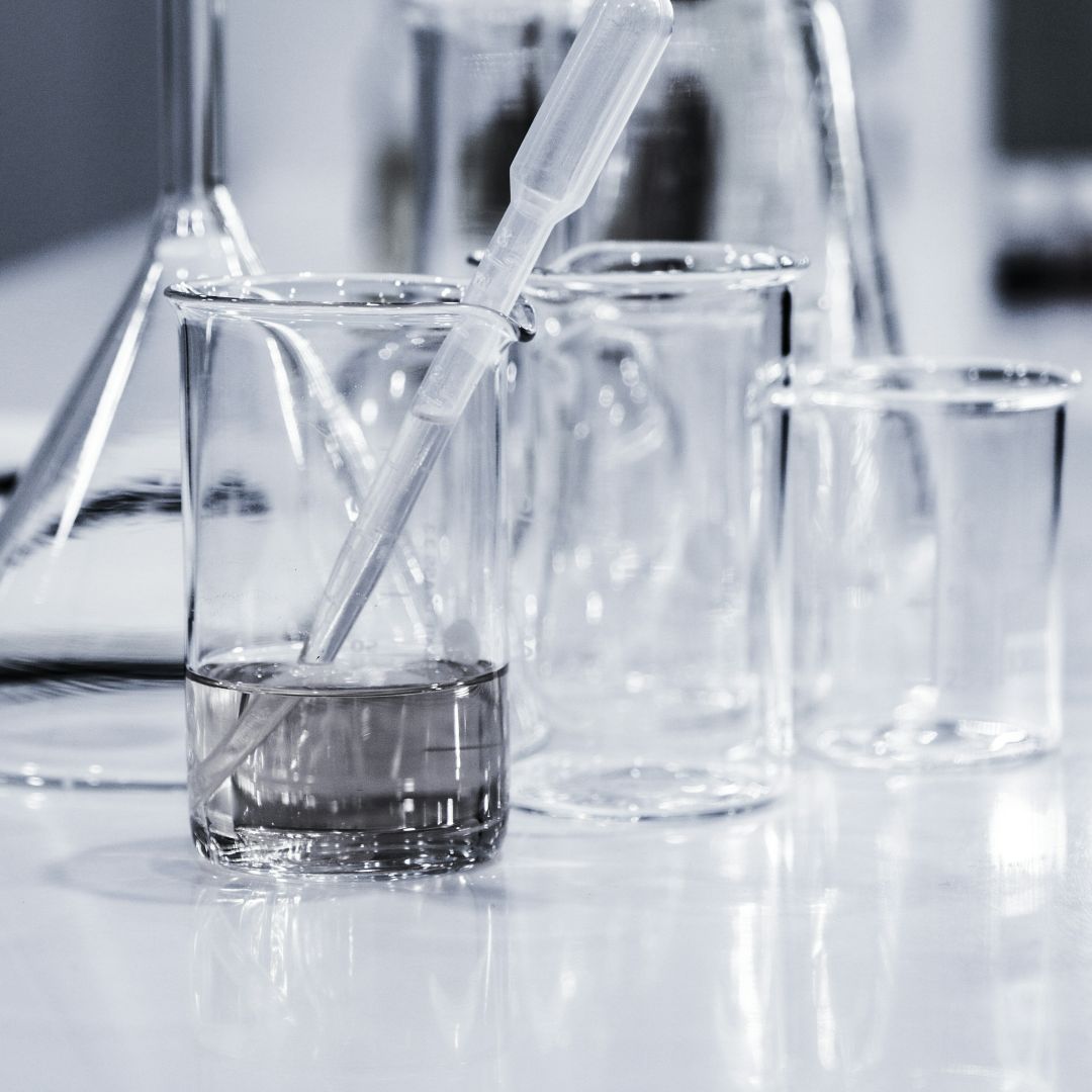 SfEP's tweet image. Do you know what 'forever chemicals' are? 🧪
Find out how science is tackling these compounds, which have persisted in the environment for decades and affected soil, water and human health. ⬇️
environment.ec.europa.eu/news/health-an…
#SfEP #ChemicalPollution