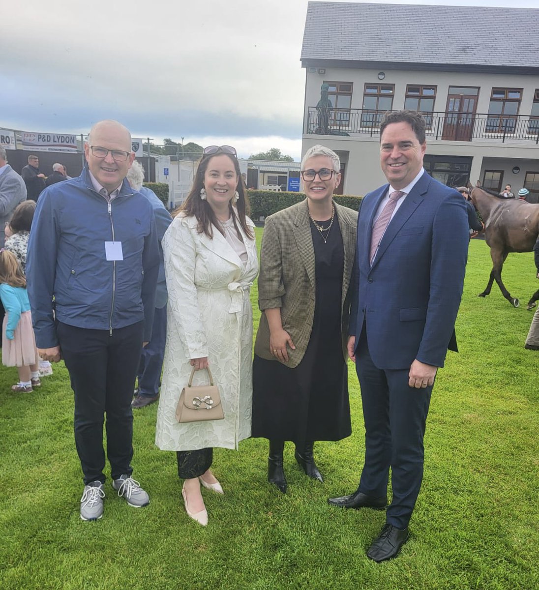 MariaWalshEU's tweet image. It was great to meet so many constituents yesterday at @BallinrobeRaces and attend with @FineGael colleagues Minister @martinheydonfg Minister of State @Alan_Dillon and Deputy @KeiraKeoghFG
Well done to all the organisers, it’s a great event for the local economy.