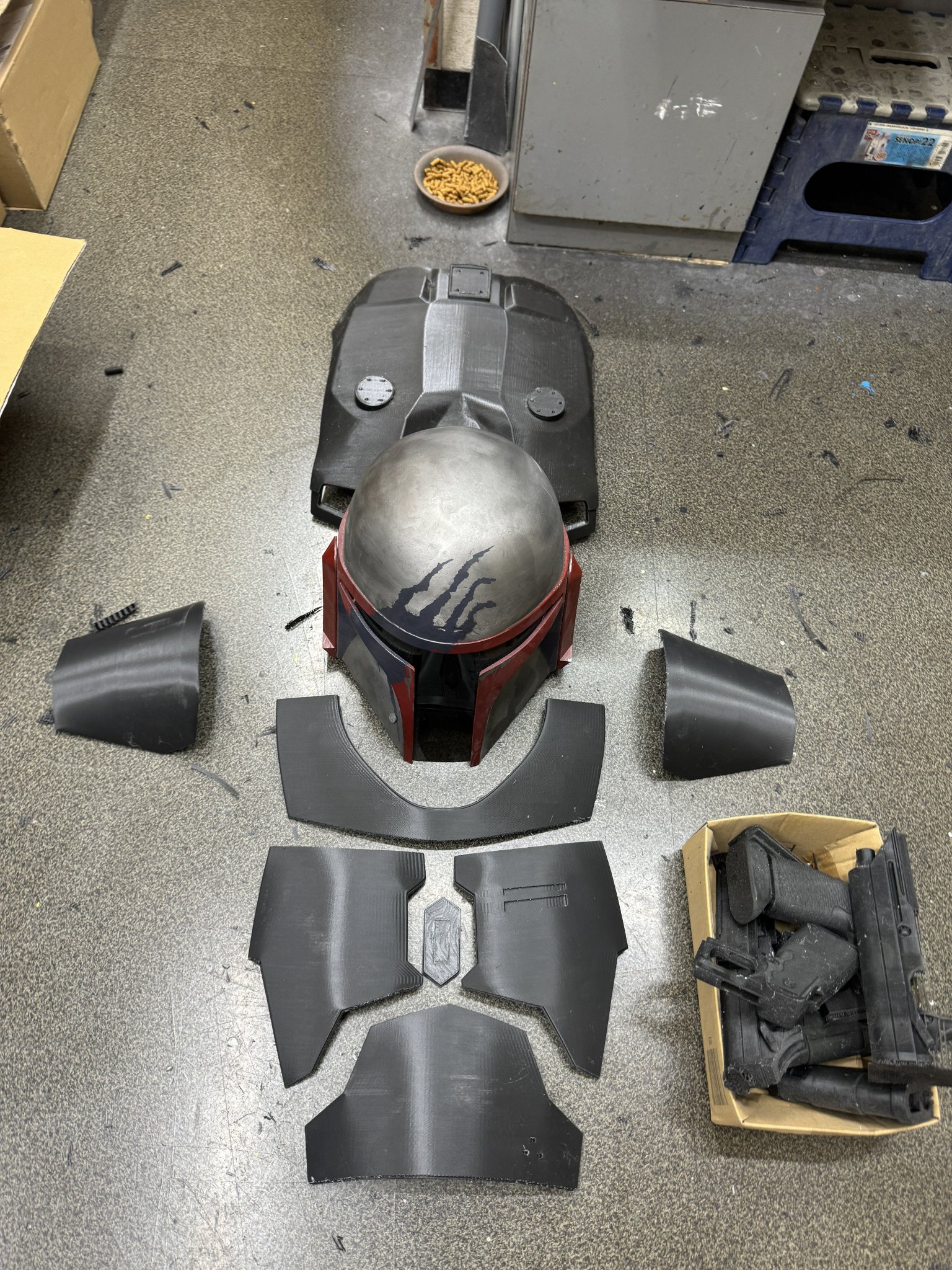マンダロリアン チェストプレート + B2 ショルダーアーマー マンダロリアン チェストプレート + B2 ショルダーアーマー