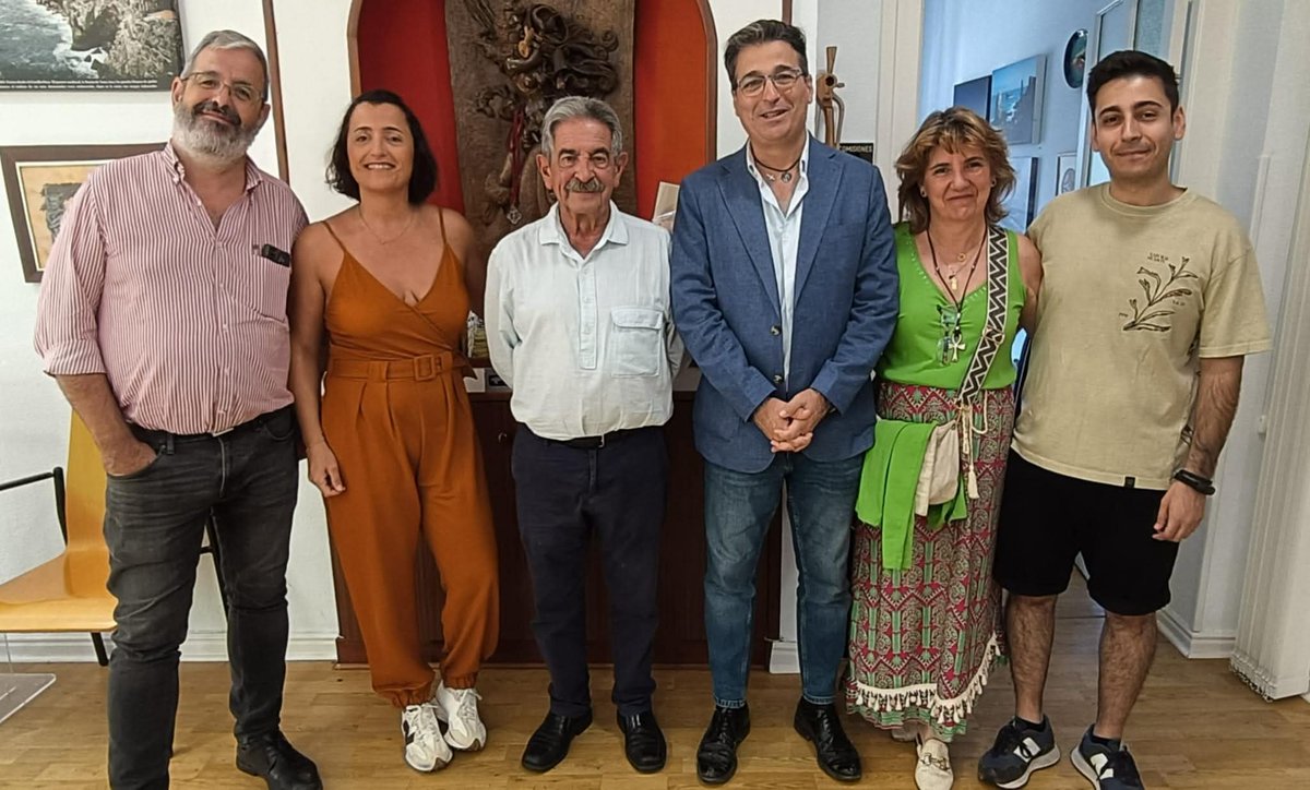 jcabram's tweet image. Tener a mi amigo @RevillaMiguelA de anfitrión en nuestro viaje por Santander es todo un lujo.
Agradecido de todo corazón por su trato tan exquisito.
