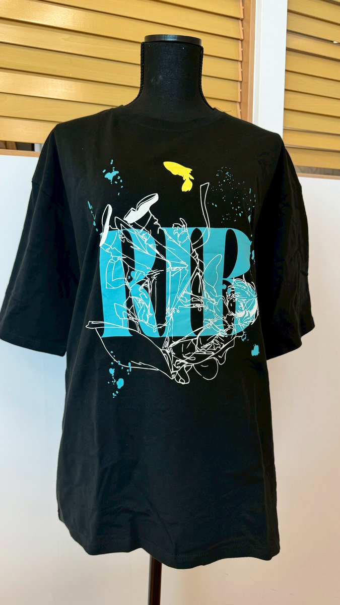 rib_info2525's tweet image. 【#りぶ15thライブ グッズ紹介】
🎵オフィシャルビッグシルエットTシャツ(黒)🎵
ゆったり着れるビッグシルエット!キービジュとRIBの文字をあしらったライブTシャツです🐟✨
先行通販ページ
hmv.co.jp/news/article/2…
※写真は監修中のものです。実際の商品とは多少異なる場合があります。