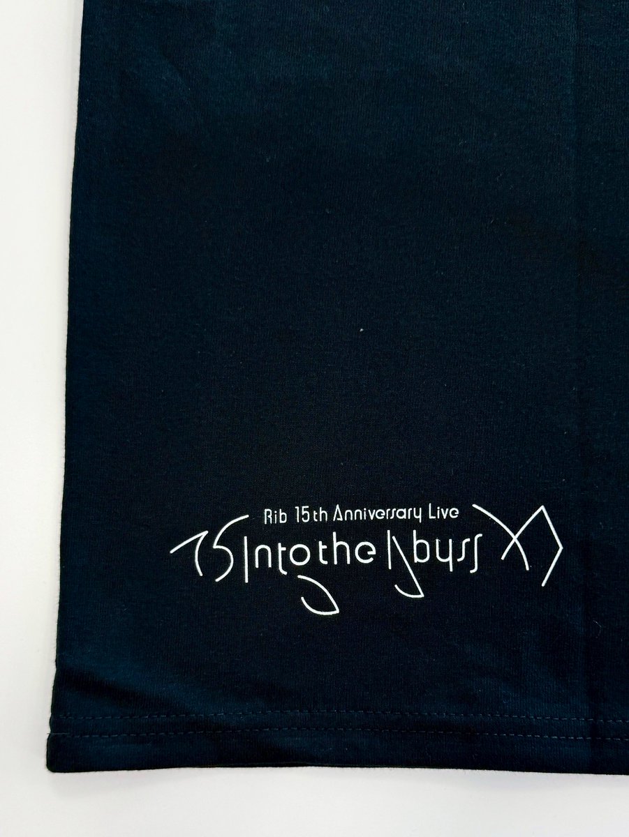 rib_info2525's tweet image. 【#りぶ15thライブ グッズ紹介】
🎵オフィシャルビッグシルエットTシャツ(黒)🎵
ゆったり着れるビッグシルエット!キービジュとRIBの文字をあしらったライブTシャツです🐟✨
先行通販ページ
hmv.co.jp/news/article/2…
※写真は監修中のものです。実際の商品とは多少異なる場合があります。