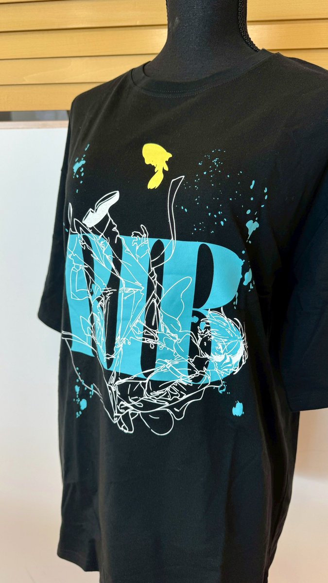 rib_info2525's tweet image. 【#りぶ15thライブ グッズ紹介】
🎵オフィシャルビッグシルエットTシャツ(黒)🎵
ゆったり着れるビッグシルエット!キービジュとRIBの文字をあしらったライブTシャツです🐟✨
先行通販ページ
hmv.co.jp/news/article/2…
※写真は監修中のものです。実際の商品とは多少異なる場合があります。