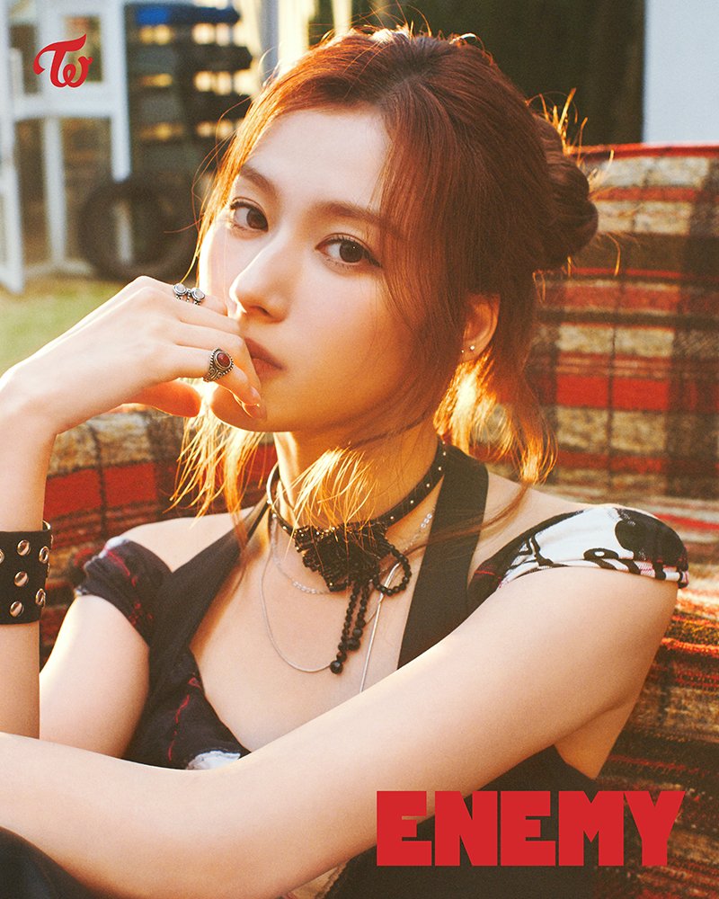JYPETWICE_JAPAN's tweet image. TWICE JAPAN 6th ALBUM『ENEMY』
2025.08.27 Release
Concept A #SANA
🔗 twicejapan.com/feature/ENEMY
#TWICE #ENEMY
#TWICE_ENEMY
#JAPAN6thALBUM