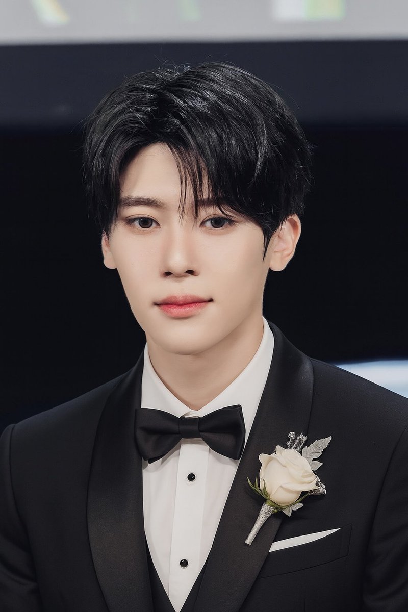 ovlo5ll's tweet image. 신랑 입장 

#SION  #시온 #シオン