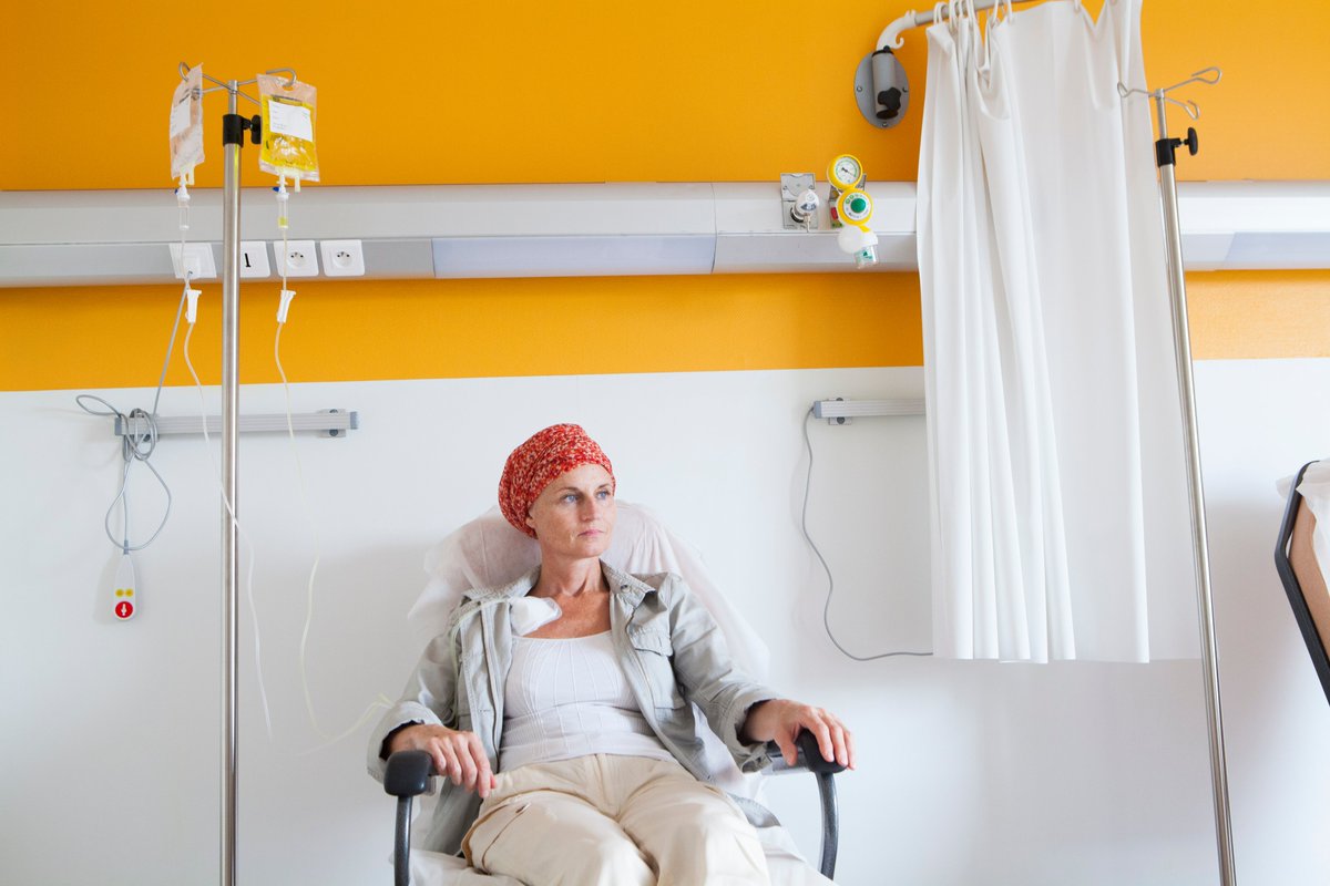 IARCWHO's tweet image. 🆕IARC website presents the Virtual RealiTy & mUsic in the Oncology SEtting (VRtuose) study, an IARC collab with @CLCCLeonBerard.
The 🥅?
To see if implementing VR devices in chemotherapy units could improve quality of life of patients with #BreastCancer.
iarc.who.int/news-events/ia…