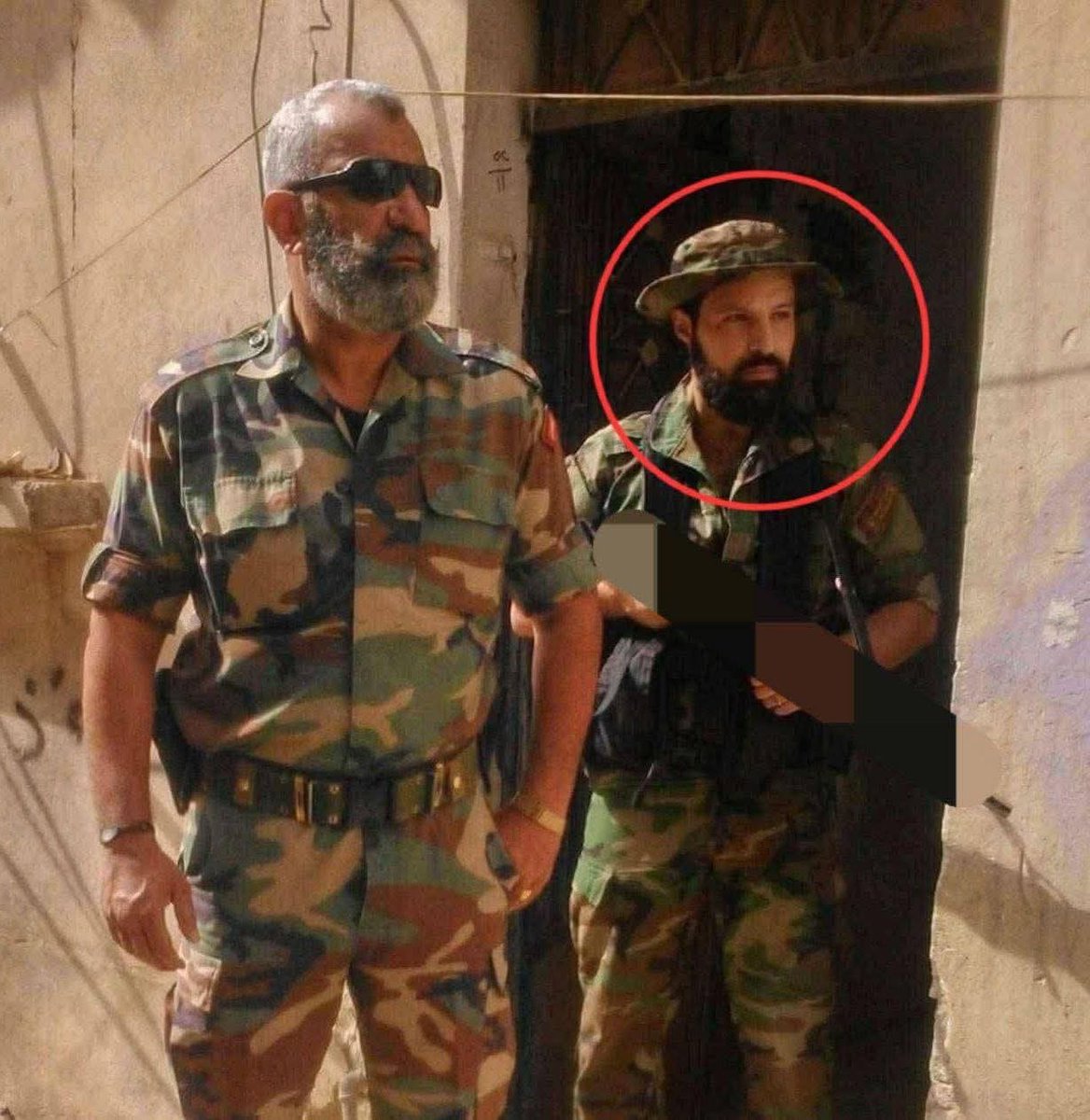 ivarmm's tweet image. ميليشيات الهجري الإرهابية تنعى المجرم "هادي أبو عاصي"، الذراع الأيمن للواء المجرم "عصام زهر الدين"، والذي قُتل خلال الاشتباكات في السويداء.
هادي أبو عاصي من فلول نظام الأسد، كان من المشاركين في تعليق الجثث والتقاط الصور معها..