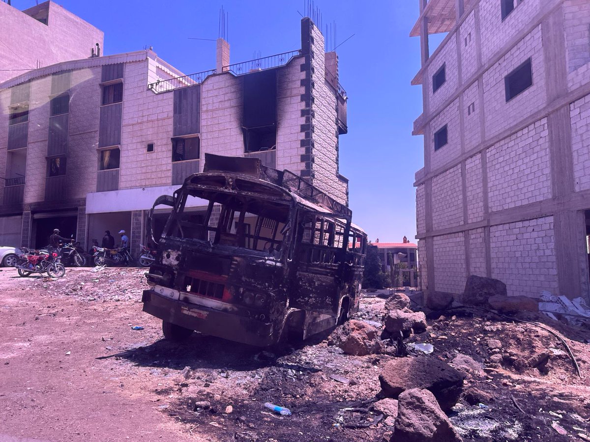 ZayadinH's tweet image. Sweida is collapsing under militia violence, abusive then absent state intervention, Israeli airstrikes, & rising sectarian incitement.
1000s displaced. Hospitals out of service. Aid stalled.
This is a crisis of governance and humanity.
New for @hrw hrw.org/news/2025/07/2…