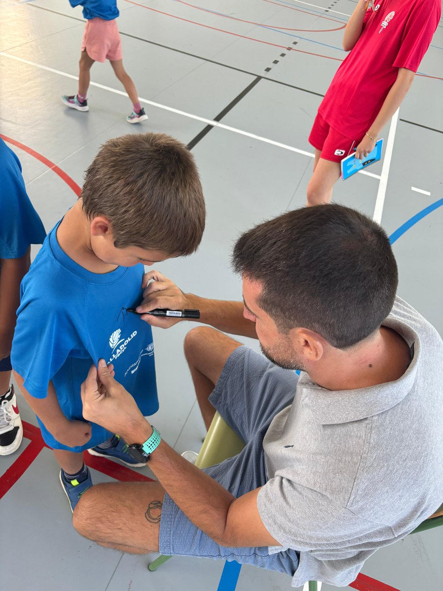 CBC_Valladolid's tweet image. 🏀 Nuestro técnico David Barrio (@barrio1985) ha visitado esta semana a los niños y niñas participantes del Campus Deportivo de Baloncesto de @AyuntamientoVLL y @FBCyL.
🙌 ¡Enormemente agradecidos por la invitación!
@UEMC #PucelaBasket