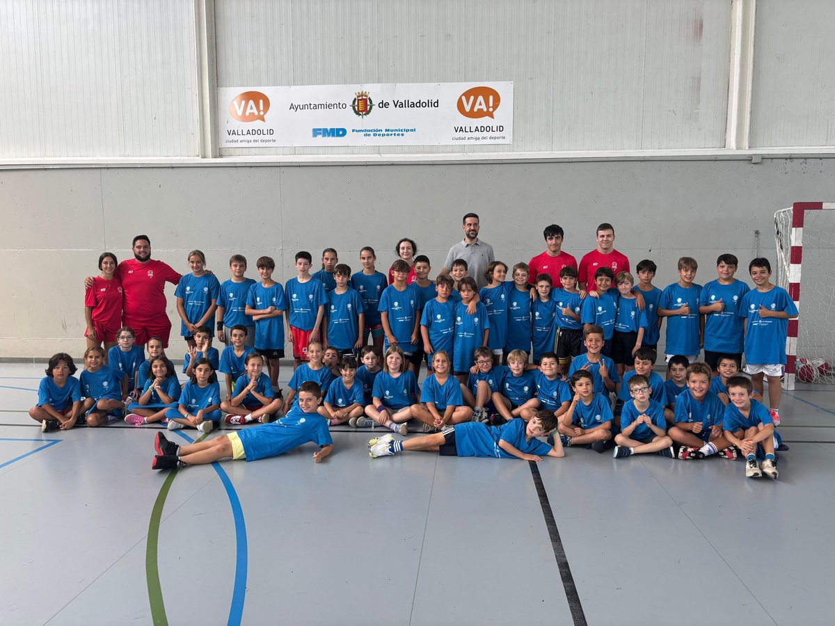 CBC_Valladolid's tweet image. 🏀 Nuestro técnico David Barrio (@barrio1985) ha visitado esta semana a los niños y niñas participantes del Campus Deportivo de Baloncesto de @AyuntamientoVLL y @FBCyL.
🙌 ¡Enormemente agradecidos por la invitación!
@UEMC #PucelaBasket