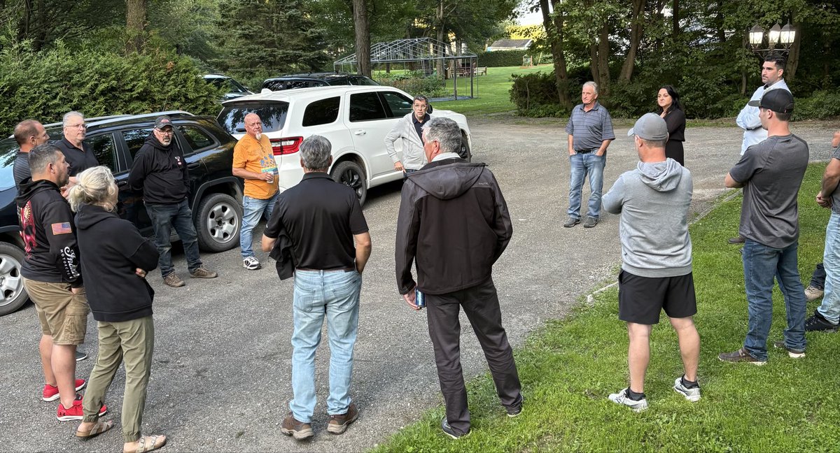 E_Duhaime's tweet image. Encore une assemblée de cuisine hyper intéressante hier soir, à Lyster.
On a beaucoup jasé agriculture puisque plusieurs producteurs s’y sont présentés.
Ils m’ont notamment parlé du zèle de certains fonctionnaires à l’Environnement.
Ces non-élus qui étouffent ceux qui nous…