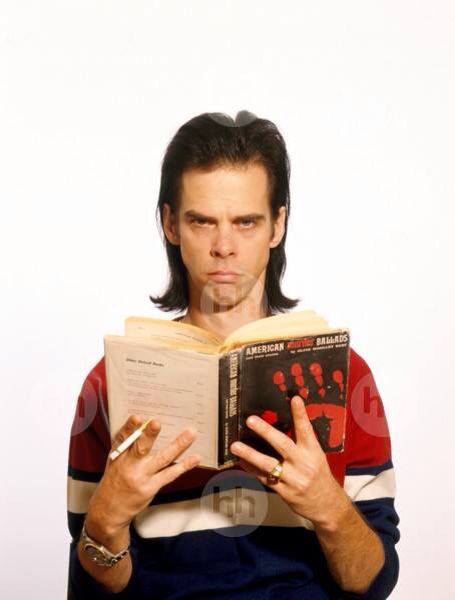 DiegoAManrique's tweet image. Alboroto en la ciudad costera de Hove. NICK CAVE donó 2.000 libros de su colección particular a Oxfam, institución caritativa que los puso a la venta. Los fans van allí en tropel, buscando afanosamente los que llevan anotaciones o marcapáginas del cantante theguardian.com/music/2025/jul…