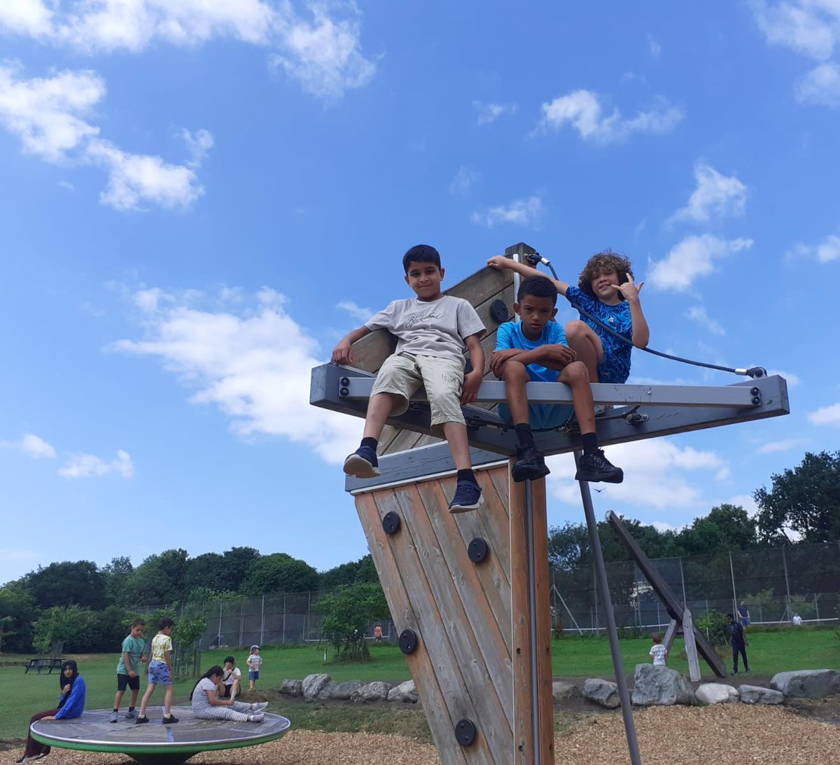 RVDT_Liverpool's tweet image. Busy first day for our Holiday Activities and Food club:

☀️ games, crafts and fun in the park
☀️ club includes breakfast &amp;amp; lunch
☀️ places available at bit.ly/RiverviewHAF

@PlayMpac #summerholidayactivities #busyandhappy #lessscreentime