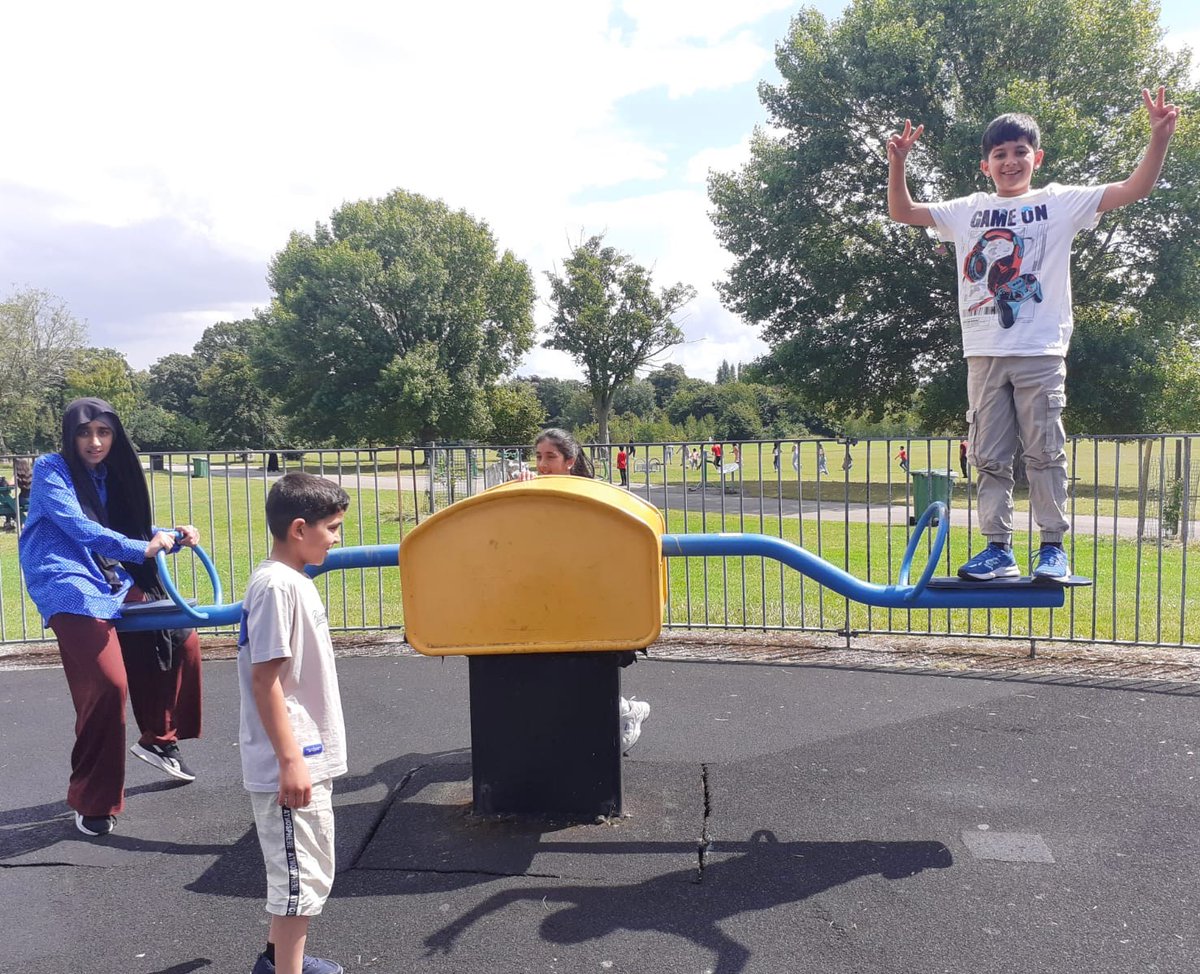 RVDT_Liverpool's tweet image. Busy first day for our Holiday Activities and Food club:

☀️ games, crafts and fun in the park
☀️ club includes breakfast &amp;amp; lunch
☀️ places available at bit.ly/RiverviewHAF

@PlayMpac #summerholidayactivities #busyandhappy #lessscreentime