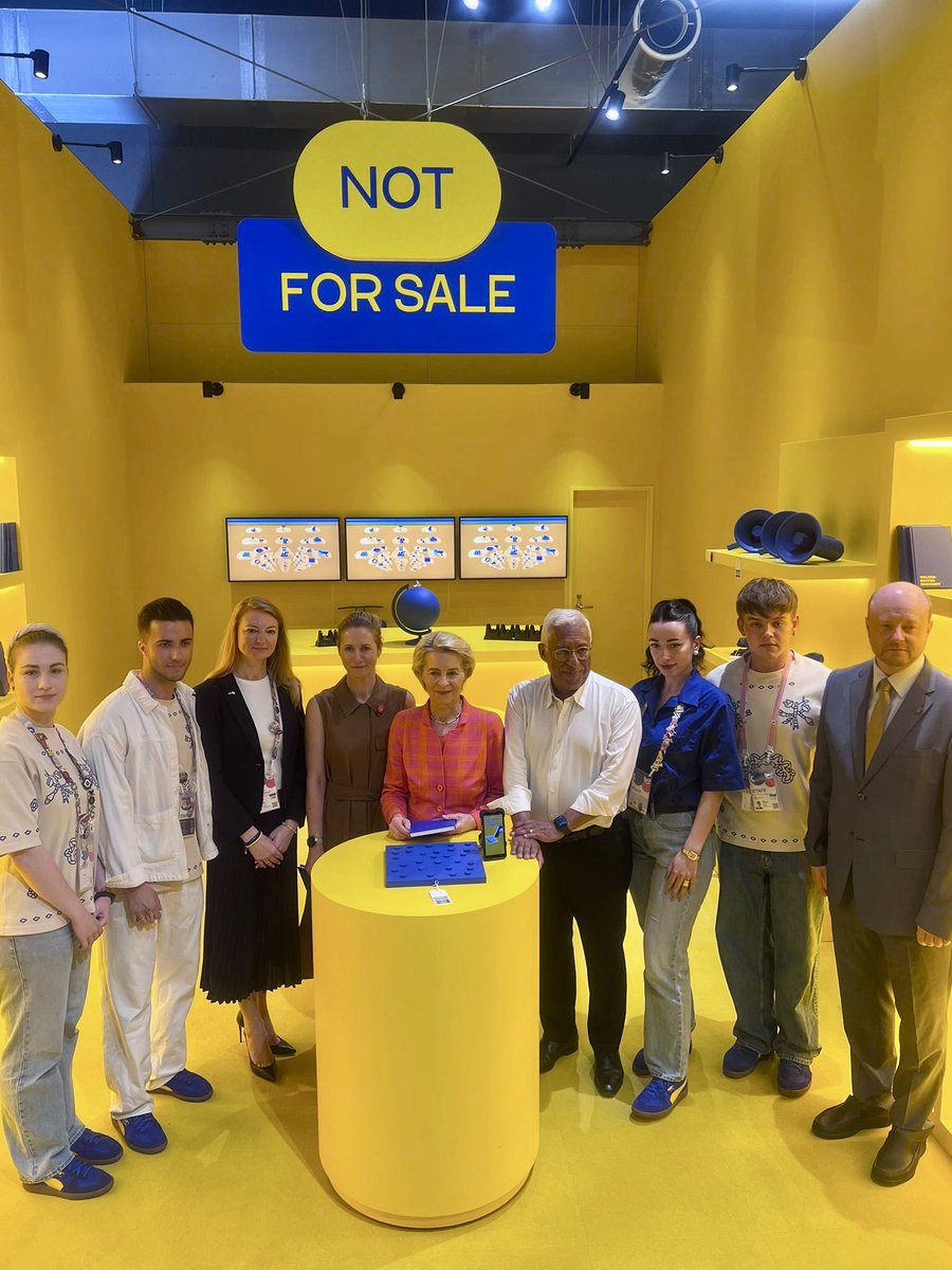 euatexpo's tweet image. A strong day for Europe 🇪🇺 at Expo
President Ursula @vonderleyen, @eucopresident António Costa, and HR/VP @kajakallas visited the EU Pavilion and stood in solidarity at the Ukrainian Pavilion 🇺🇦
#EUatExpo #StandWithUkraine