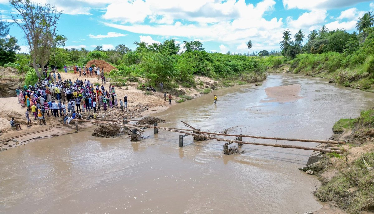 The Mwachande Bridge was designed to connect Lungalunga and Msambweni constituencies via the Milalani-Kikoneni-Mwangulu road. But instead of progress, it now stands as a painful symbol of broken promises &amp; stalled development.

Read more: informaction.tv/unfinished-mwa…
#WatchDiscussAct