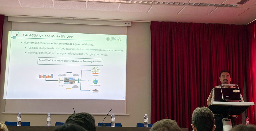 🤔¿Cómo transformar las #EDAR💧 en centros de #recuperación de recursos?
👨‍🏫Nuestro investigador Joaquín Serralta, <a href="/Grupo_CALAGUA/">CALAGUA</a> , participó en Asamblea General de #META💧 presentando los avances para potenciar la recuperación de nutrientes en la EDAR
🔗 tinyurl.com/2r83pf7n