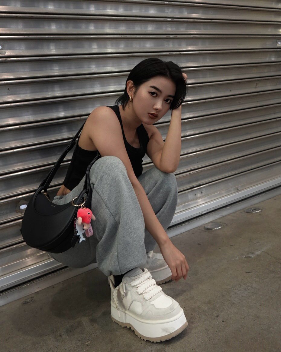 【UGG】Astromel ボリューミーな 厚底スニーカー 存在感は主役級 約5cm厚底が叶える美脚♡UGG新作スニーカー「Astromel