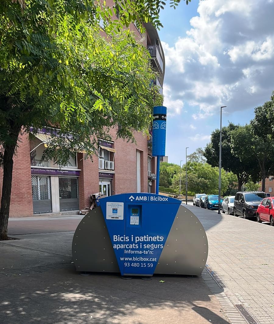 Bicibox_AMB (@bicibox_amb) on Twitter photo #Bicibox segueix creixent. Una nova estació del servei #Bicibox s'ha instal·lat a la població de #Ripollet (14 places).
Est. 306 Plaça de Paalau Ausit.
C/ de Sant Andreu, 15.
(54 places distribuïdes en 4 mòduls).
<a href="/Mobilitat_AMB/">Mobilitat AMB</a> <a href="/bicicletaAMB/">Bicicleta AMB</a>
<a href="/AjRipollet/">Ajuntament Ripollet</a> <a href="/RedCiudadesBici/">RedBici 🚲</a> #Bicibox segueix creixent. Una nova estació del servei #Bicibox s'ha instal·lat a la població de #Ripollet (14 places).
Est. 306 Plaça de Paalau Ausit.
C/ de Sant Andreu, 15.
(54 places distribuïdes en 4 mòduls).
<a href="/Mobilitat_AMB/">Mobilitat AMB</a> <a href="/bicicletaAMB/">Bicicleta AMB</a>
<a href="/AjRipollet/">Ajuntament Ripollet</a> <a href="/RedCiudadesBici/">RedBici 🚲</a>