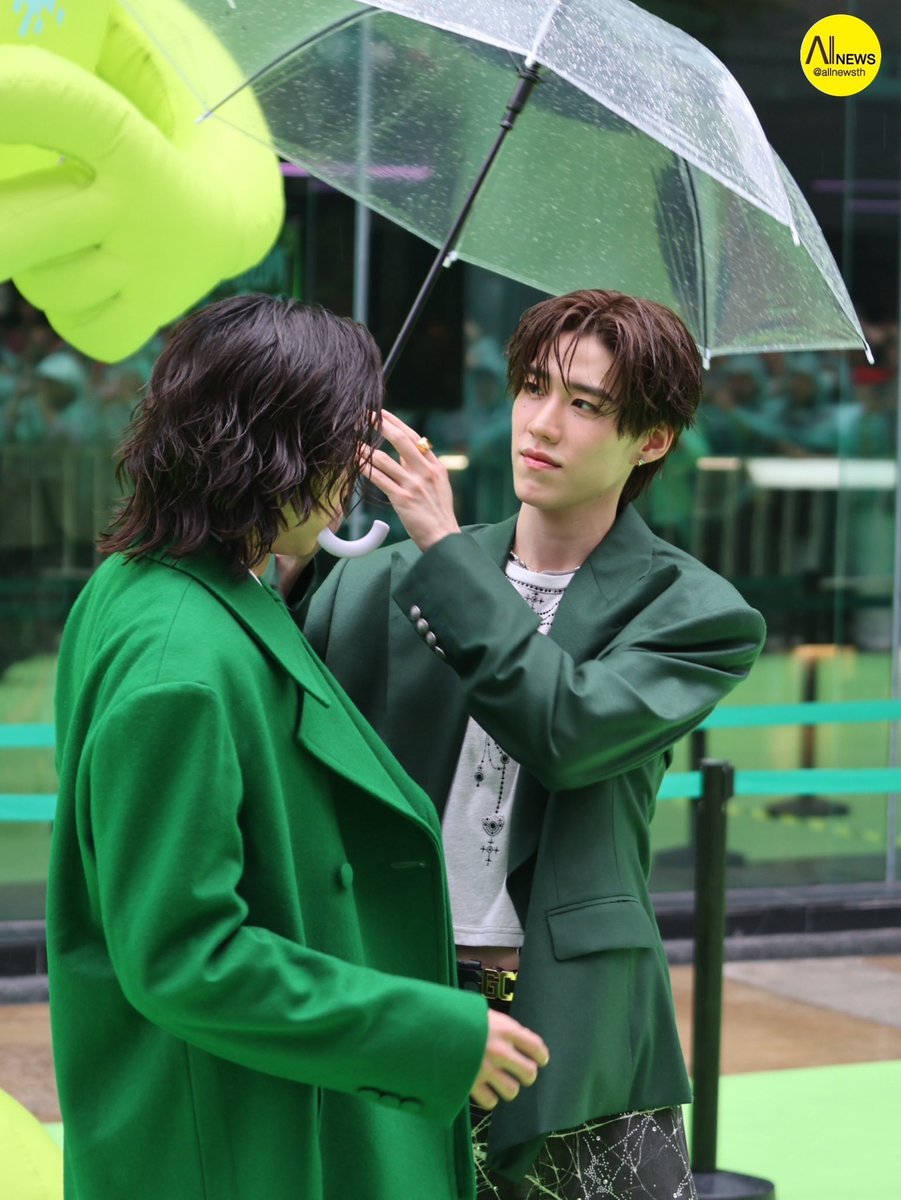 pp fixing billkin’s hair, but my heart’s all ruffled inside 🥹🫶🏻 please stay together as long as you two can, as much as you two want, side by side, just like this, always, unchanged.

BKPP OPENING EVENTAISSIAM 
#AIS5GxPPKrit      
#AIS5GxBILLKIN