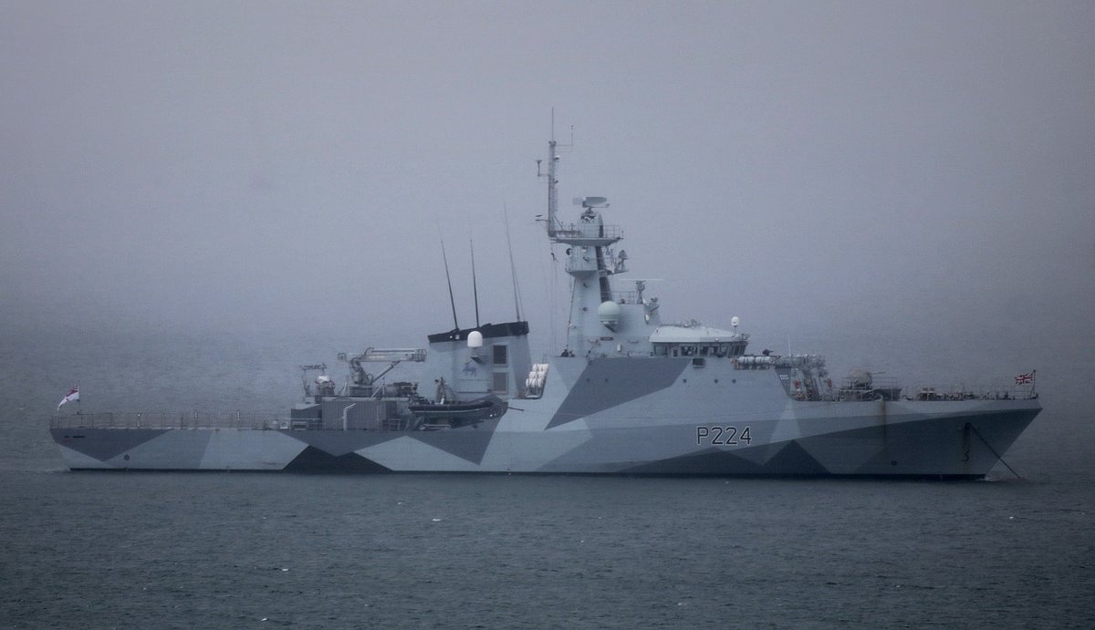 NavyLookout's tweet image. .@HMSTrent at anchor in the mist in Plymouth Sound this morning @FOST
Via @Rockhoppas