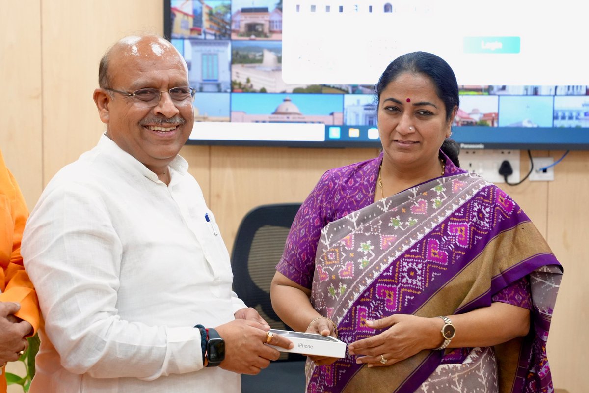 Delhi Assembly (@delhiassembly) on Twitter photo आज माननीय विधानसभा अध्यक्ष श्री <a href="/Gupta_vijender/">Vijender Gupta</a> जी के साथ माननीय मुख्यमंत्री श्रीमती <a href="/gupta_rekha/">Rekha Gupta</a> जी ने NeVA प्रशिक्षण केंद्र का दौरा किया साथ ही आगामी मानसून सत्र हेतु आयोजित तीन दिवसीय प्रशिक्षण कार्यक्रम में भाग लिया। आज माननीय विधानसभा अध्यक्ष श्री <a href="/Gupta_vijender/">Vijender Gupta</a> जी के साथ माननीय मुख्यमंत्री श्रीमती <a href="/gupta_rekha/">Rekha Gupta</a> जी ने NeVA प्रशिक्षण केंद्र का दौरा किया साथ ही आगामी मानसून सत्र हेतु आयोजित तीन दिवसीय प्रशिक्षण कार्यक्रम में भाग लिया।